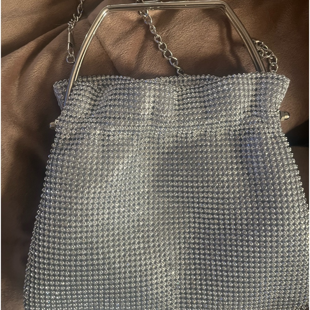 This is a great little bag with bling! Perfect for the night on the town!